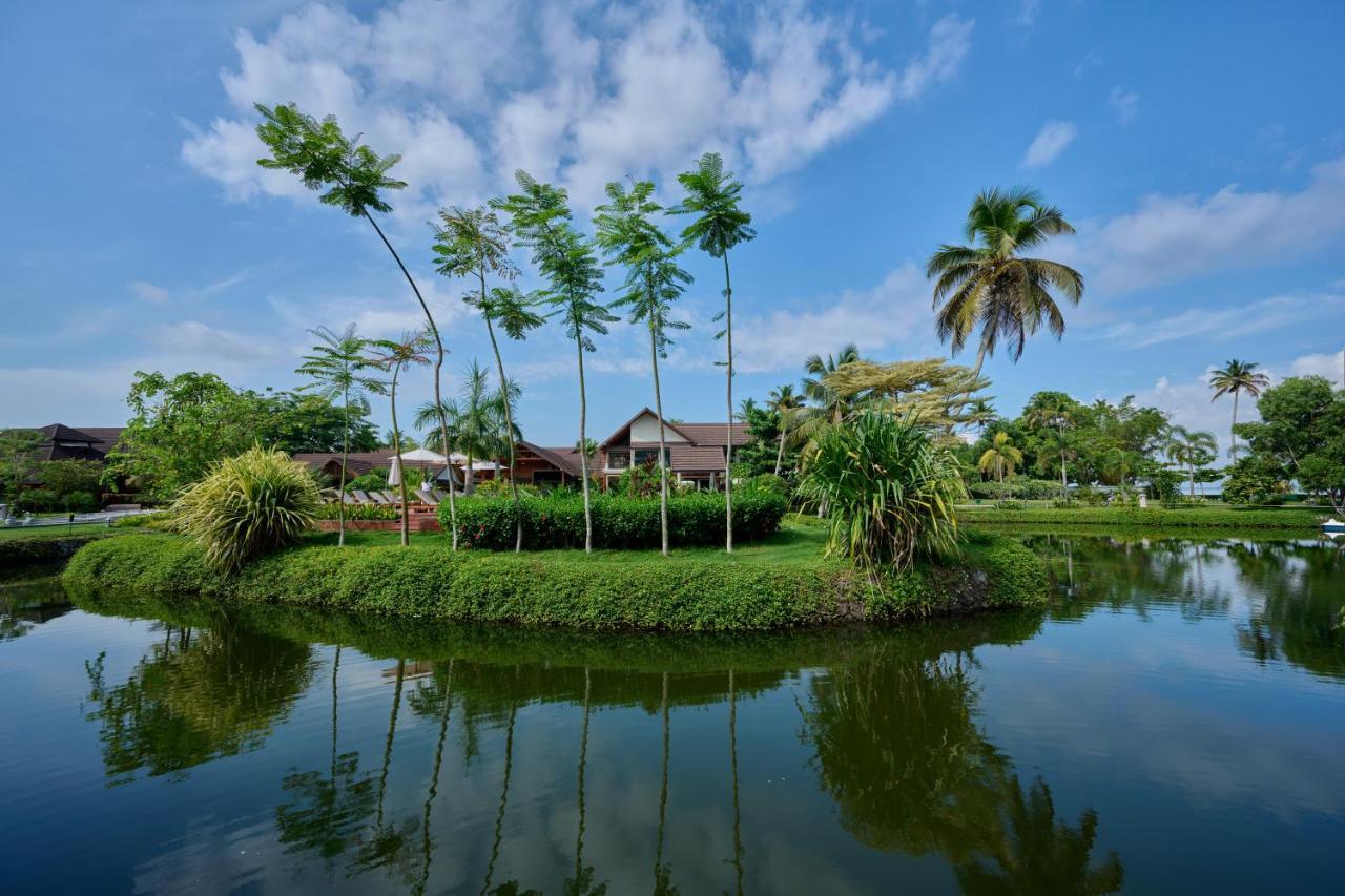 Gokulam Grand Resort&Spa, Kumarakom Bagian luar foto