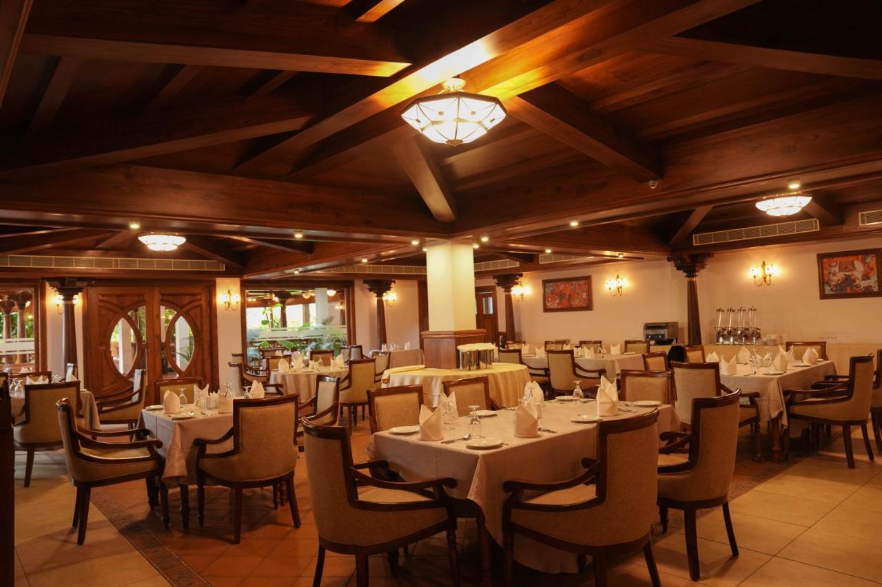 Gokulam Grand Resort&Spa, Kumarakom Bagian luar foto