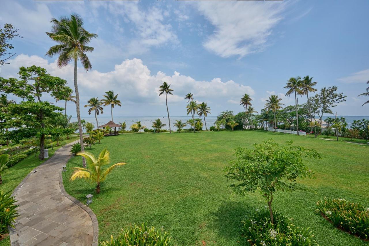 Gokulam Grand Resort&Spa, Kumarakom Bagian luar foto