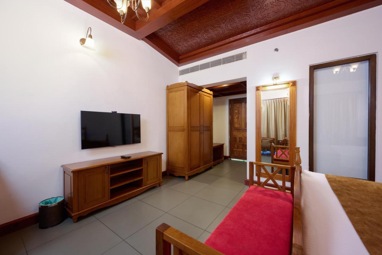 Gokulam Grand Resort&Spa, Kumarakom Bagian luar foto