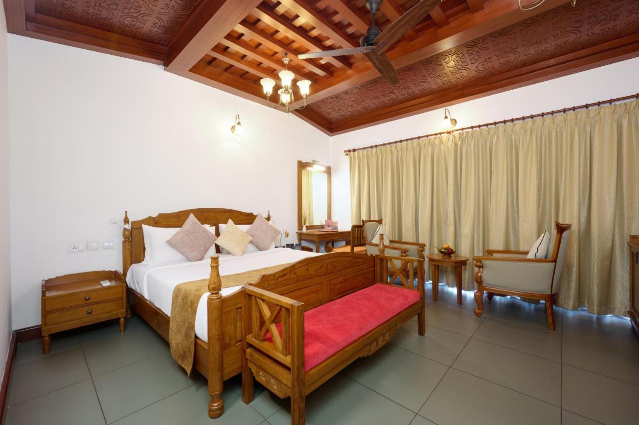 Gokulam Grand Resort&Spa, Kumarakom Bagian luar foto
