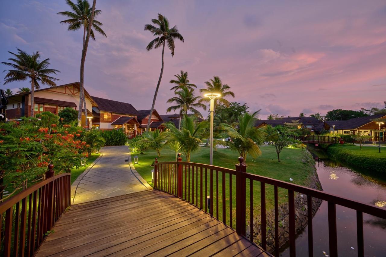 Gokulam Grand Resort&Spa, Kumarakom Bagian luar foto
