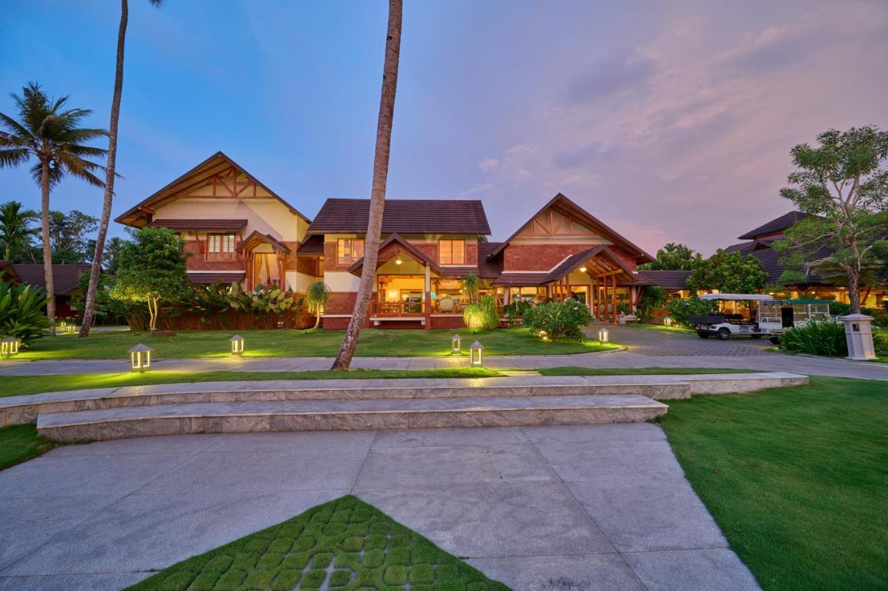 Gokulam Grand Resort&Spa, Kumarakom Bagian luar foto