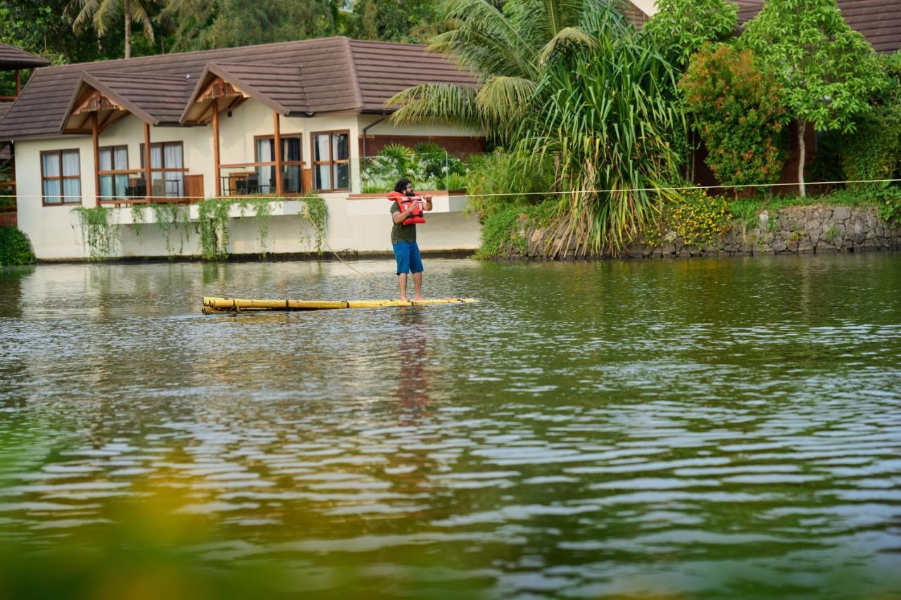 Gokulam Grand Resort&Spa, Kumarakom Bagian luar foto