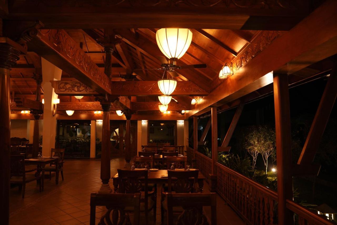 Gokulam Grand Resort&Spa, Kumarakom Bagian luar foto