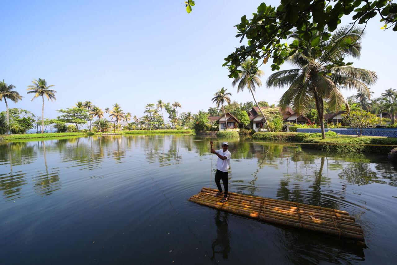 Gokulam Grand Resort&Spa, Kumarakom Bagian luar foto
