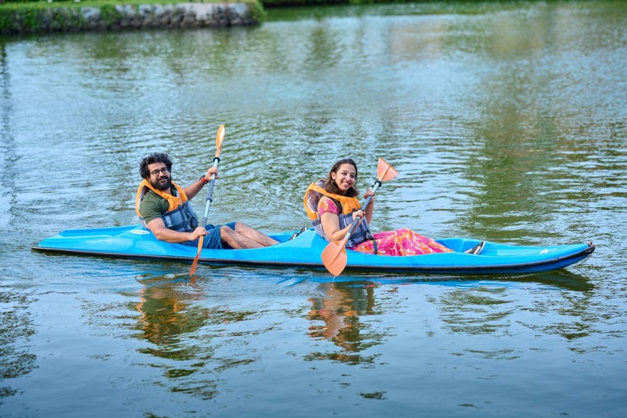 Gokulam Grand Resort&Spa, Kumarakom Bagian luar foto