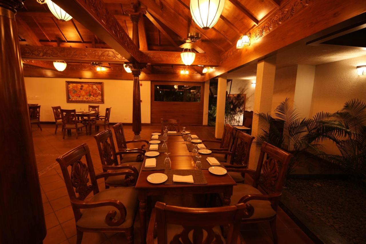 Gokulam Grand Resort&Spa, Kumarakom Bagian luar foto
