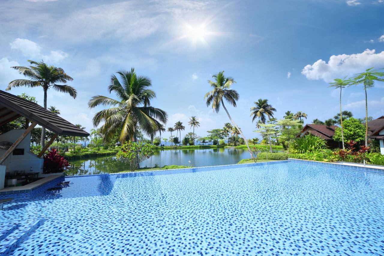 Gokulam Grand Resort&Spa, Kumarakom Bagian luar foto