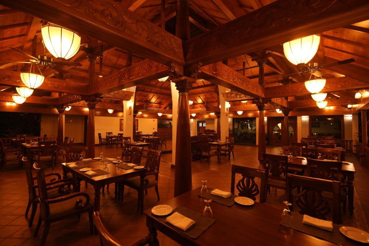 Gokulam Grand Resort&Spa, Kumarakom Bagian luar foto