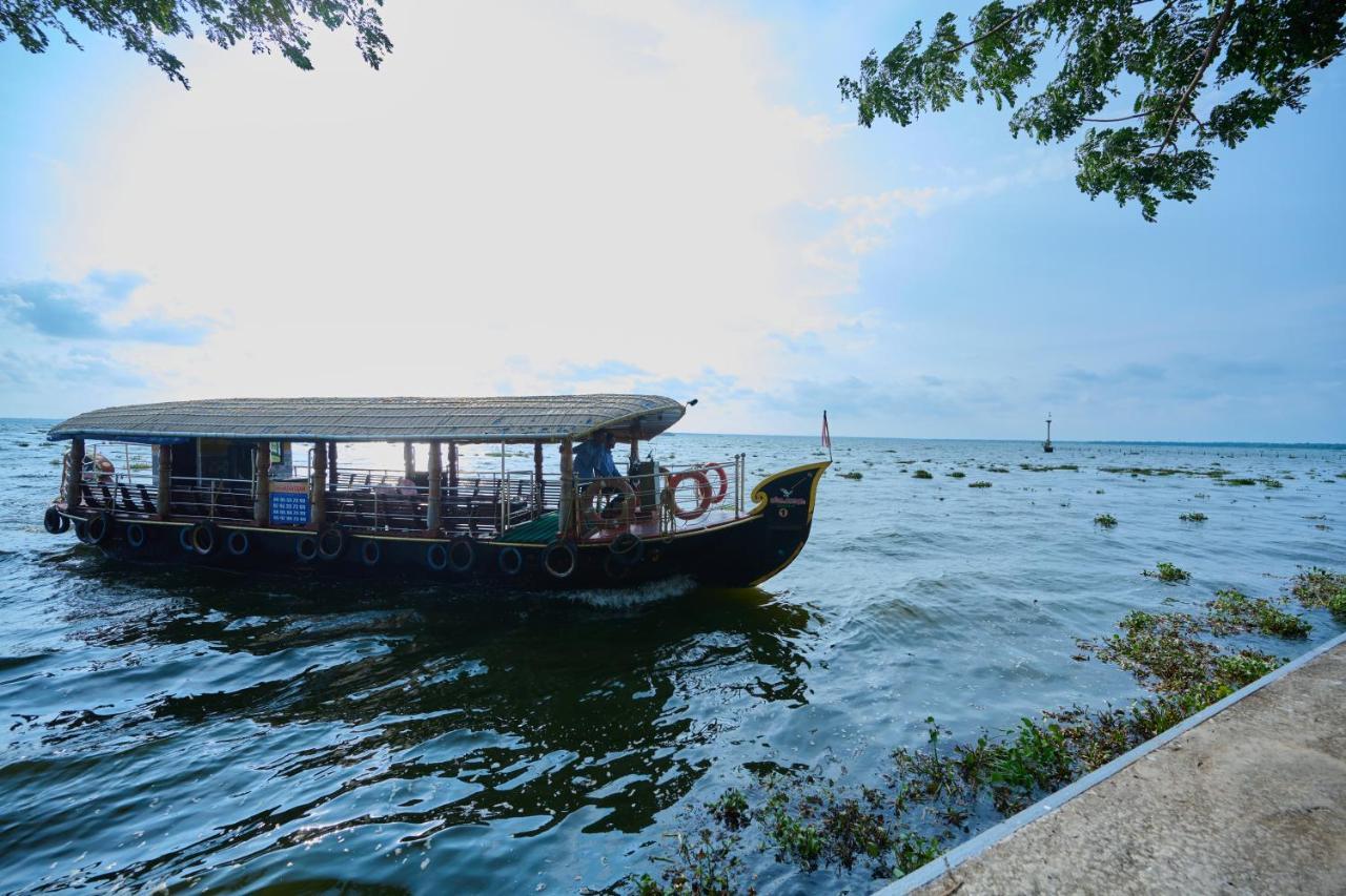 Gokulam Grand Resort&Spa, Kumarakom Bagian luar foto