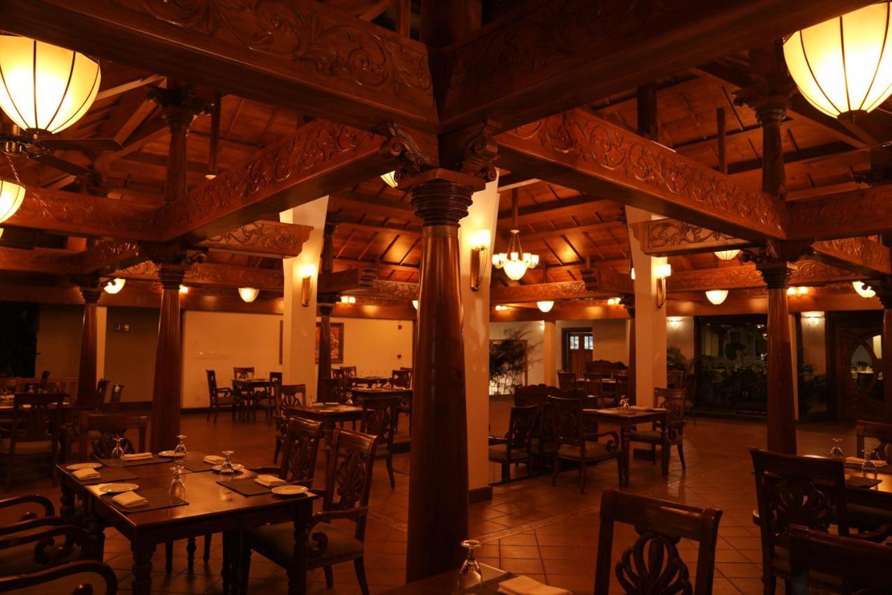 Gokulam Grand Resort&Spa, Kumarakom Bagian luar foto