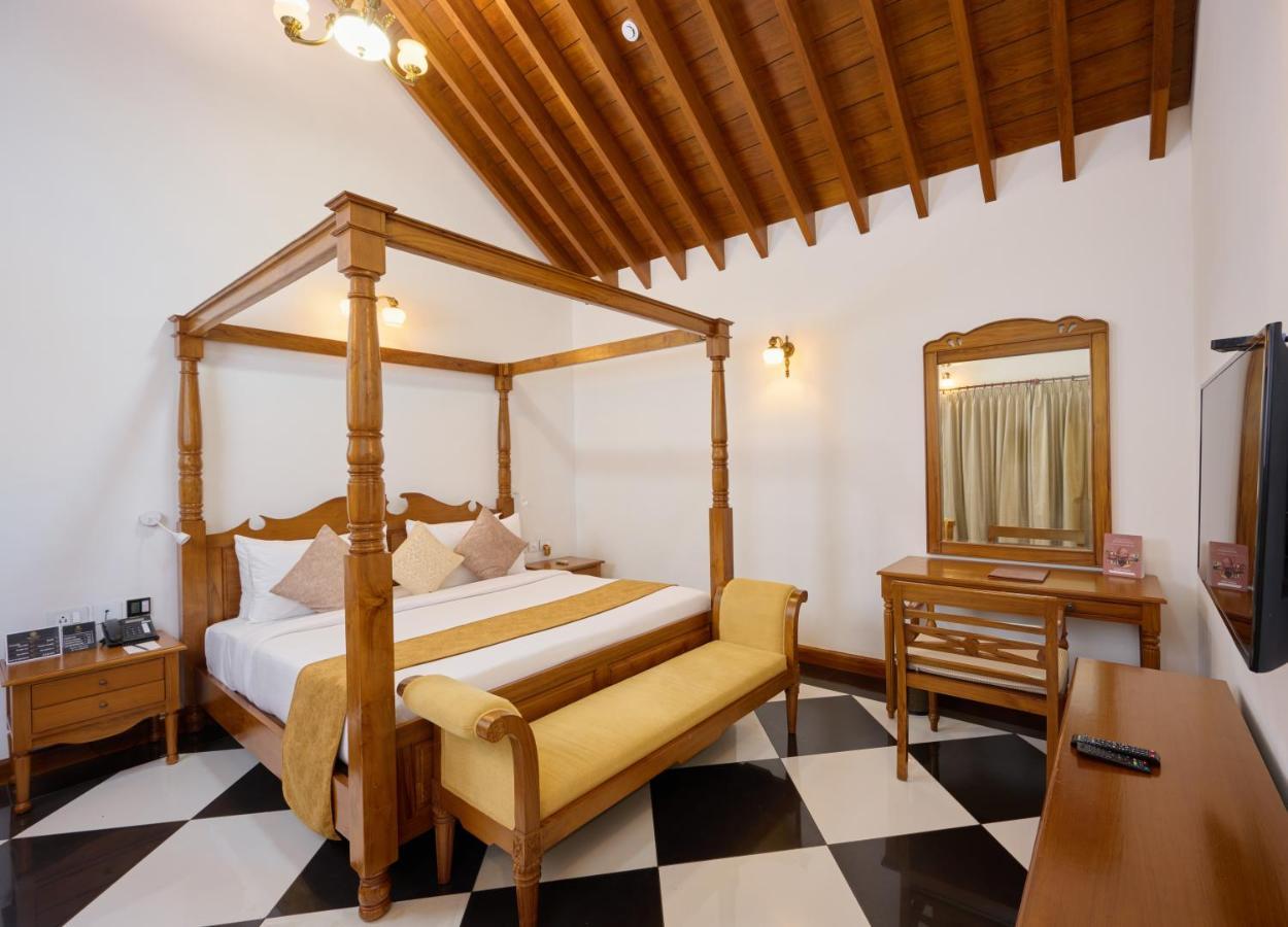 Gokulam Grand Resort&Spa, Kumarakom Bagian luar foto
