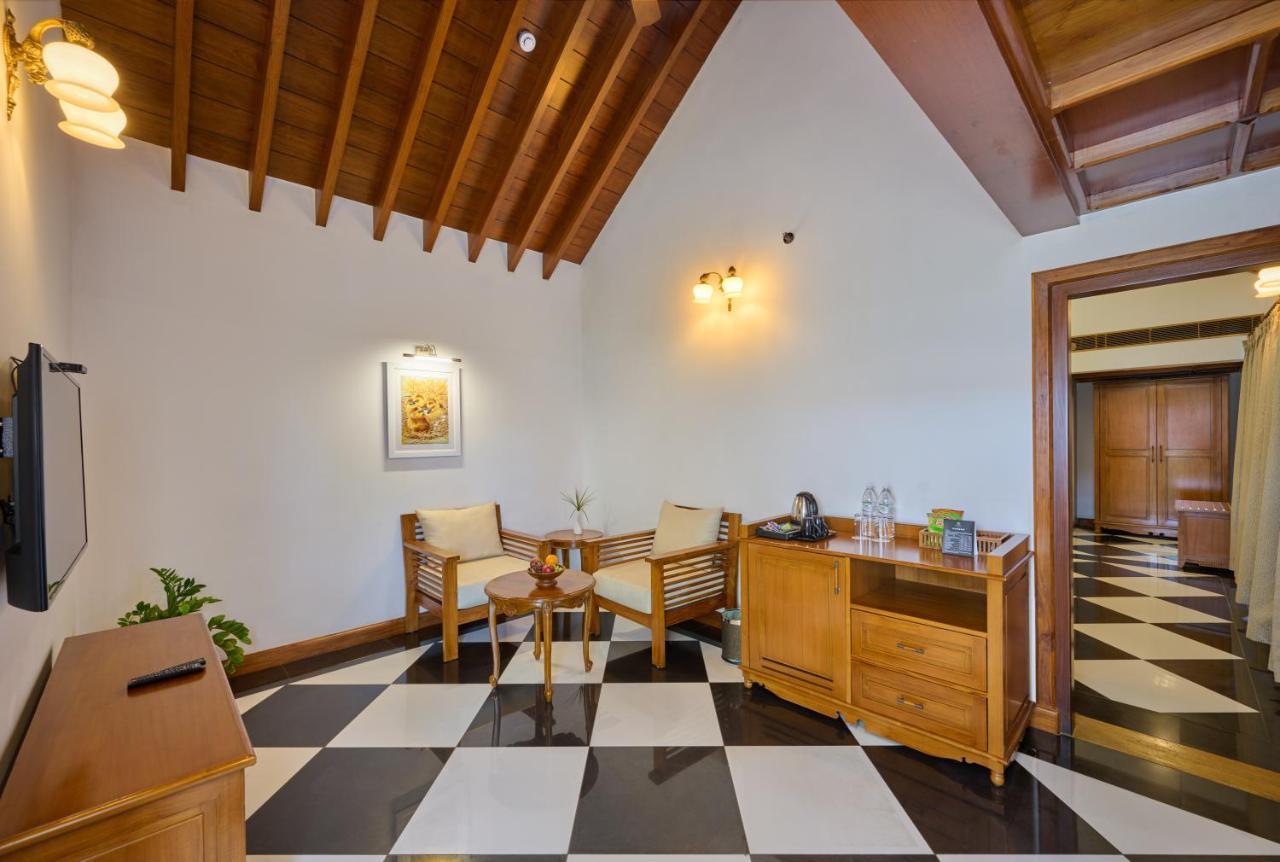 Gokulam Grand Resort&Spa, Kumarakom Bagian luar foto